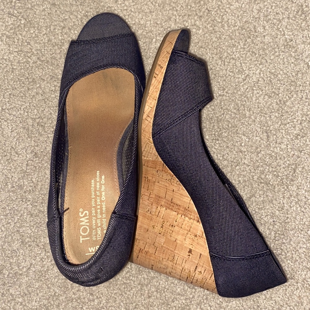 Toms peep toe wedge size 9 wide